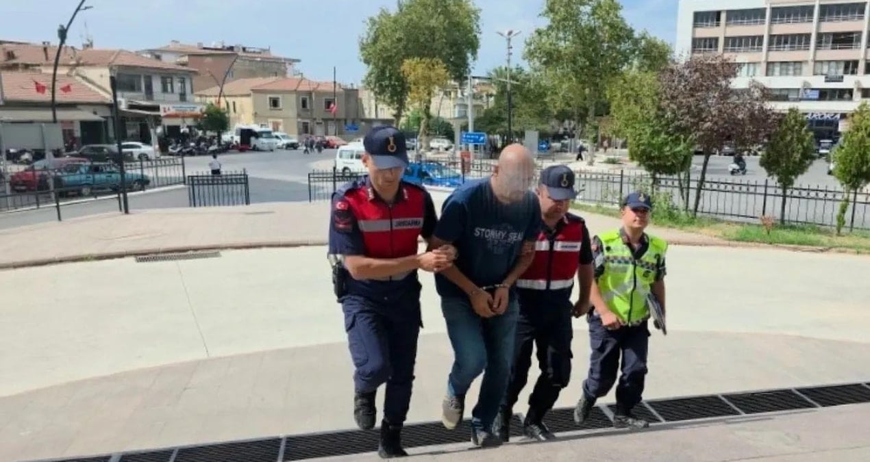 izmirde sahte polis kimligiyle yakalanan belediye calisani serbest birakildi sqXHVgqi