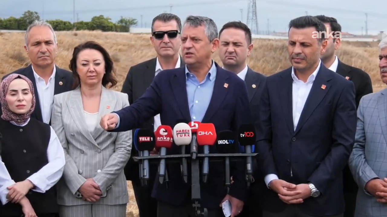 son dakika ozgur ozelden erdogana cok sert tepki trump beni o kadar ovse yerin dibine girerim iQ548xBO