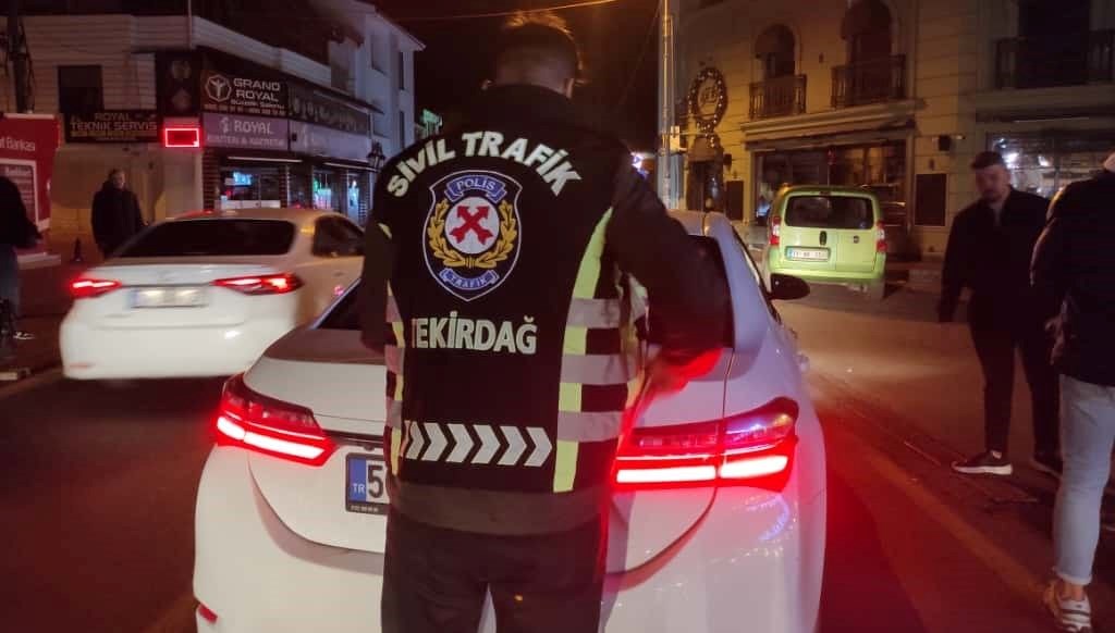 alkollu surucu sivil polisi vale saninca yakalandi hJdnWiSI.jpg