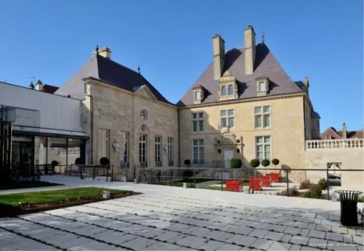 langresteki muze soygunu 90 bin avro degerinde paralar calindi Gqbb18aW.jpg