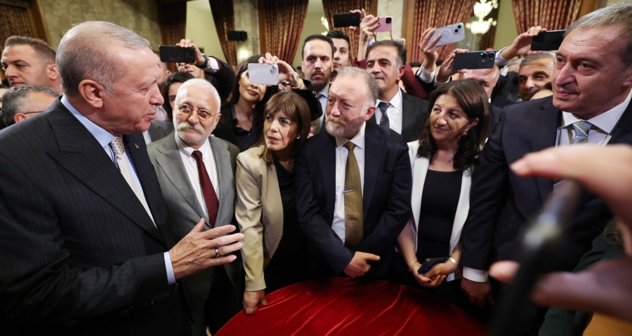 sokaktaki dem secmeninden vekillere soguk dus XaXLb5TV