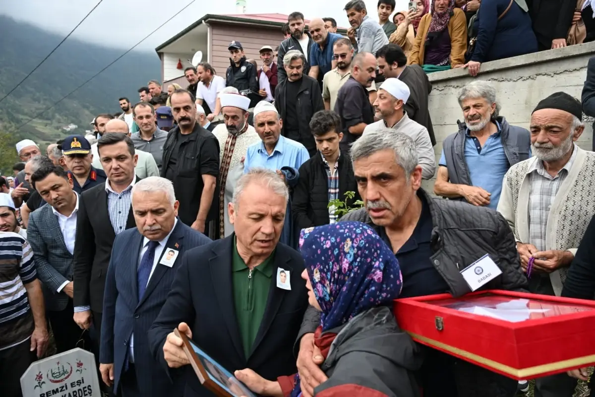 ucurumdan dusen polis memuru ugurlandi EYAwWDBI