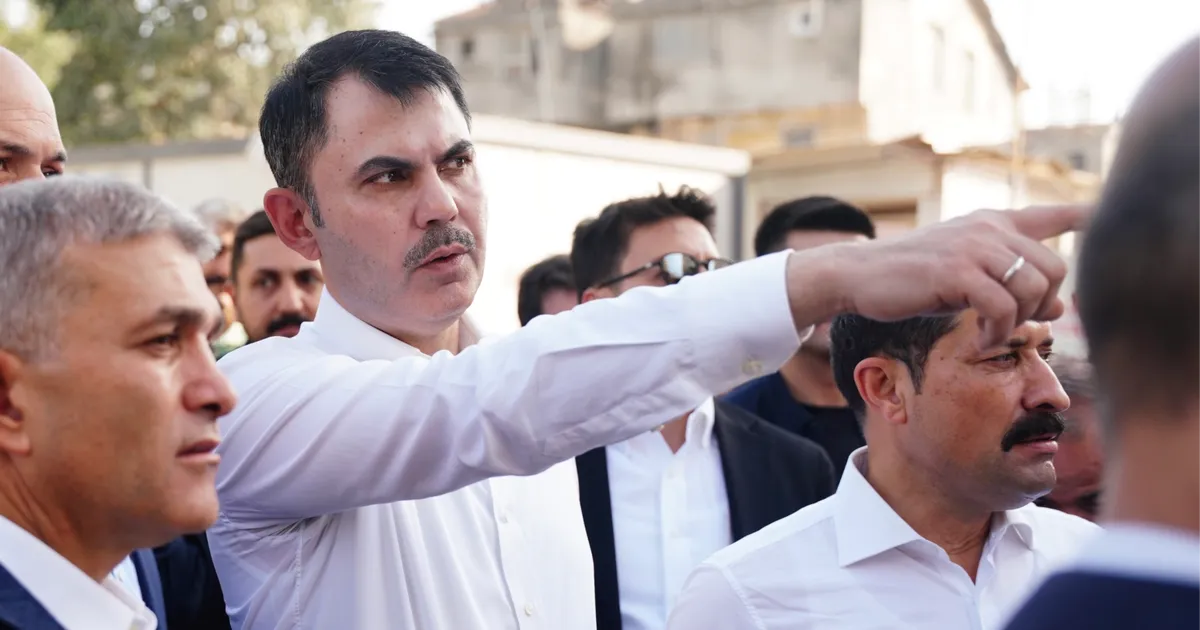 zilgitlarla karsilanan bakan kurum uzun carsi icin talimat verdi ZjS1v6mh