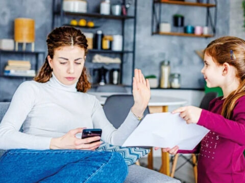 Ebeveynlerin telefona dalmasi cocuklarda kaygi ve guvensizligi artiriyor j8sNpuSz
