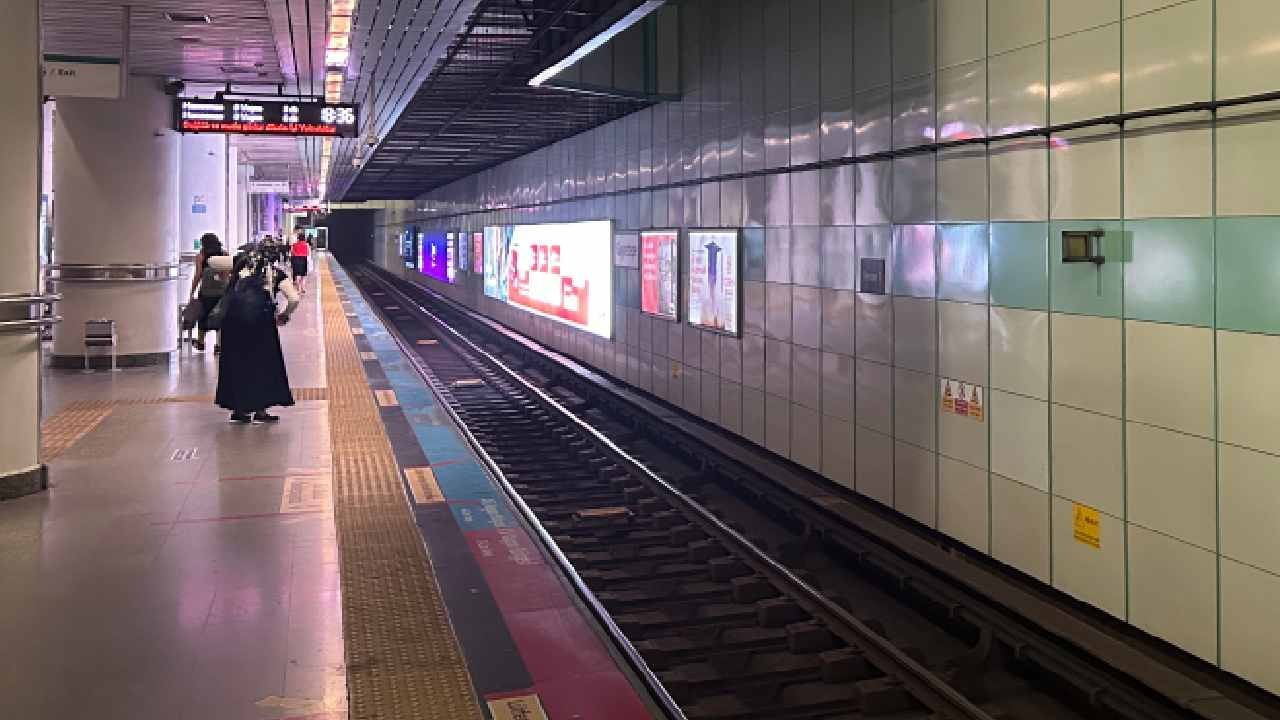 Istanbulda yolcu raylara dustu seferler aksadi J9uFLatu