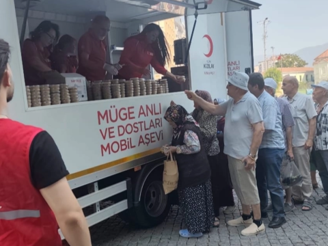 Kizilay bornovadan 2 bin kisilik asure ikrami YLYL241K